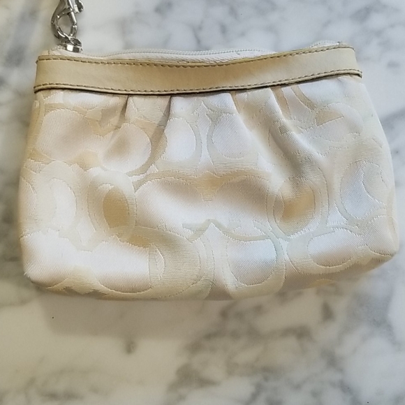 Coach • Wristlet, Yellow / Cream